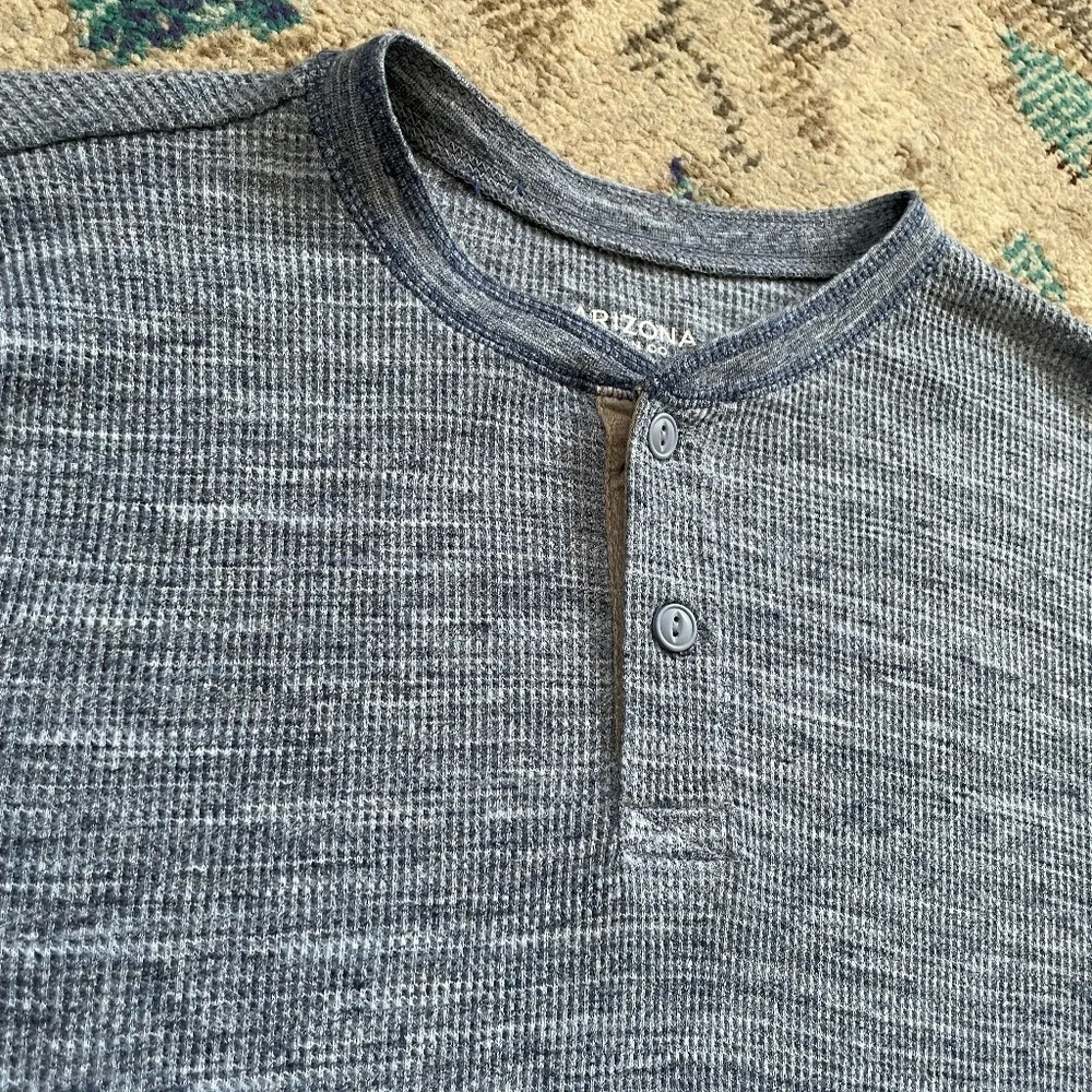 Boys - Arizona Blue 2-Button Crew Neck Thermal - Size XL (18-20)